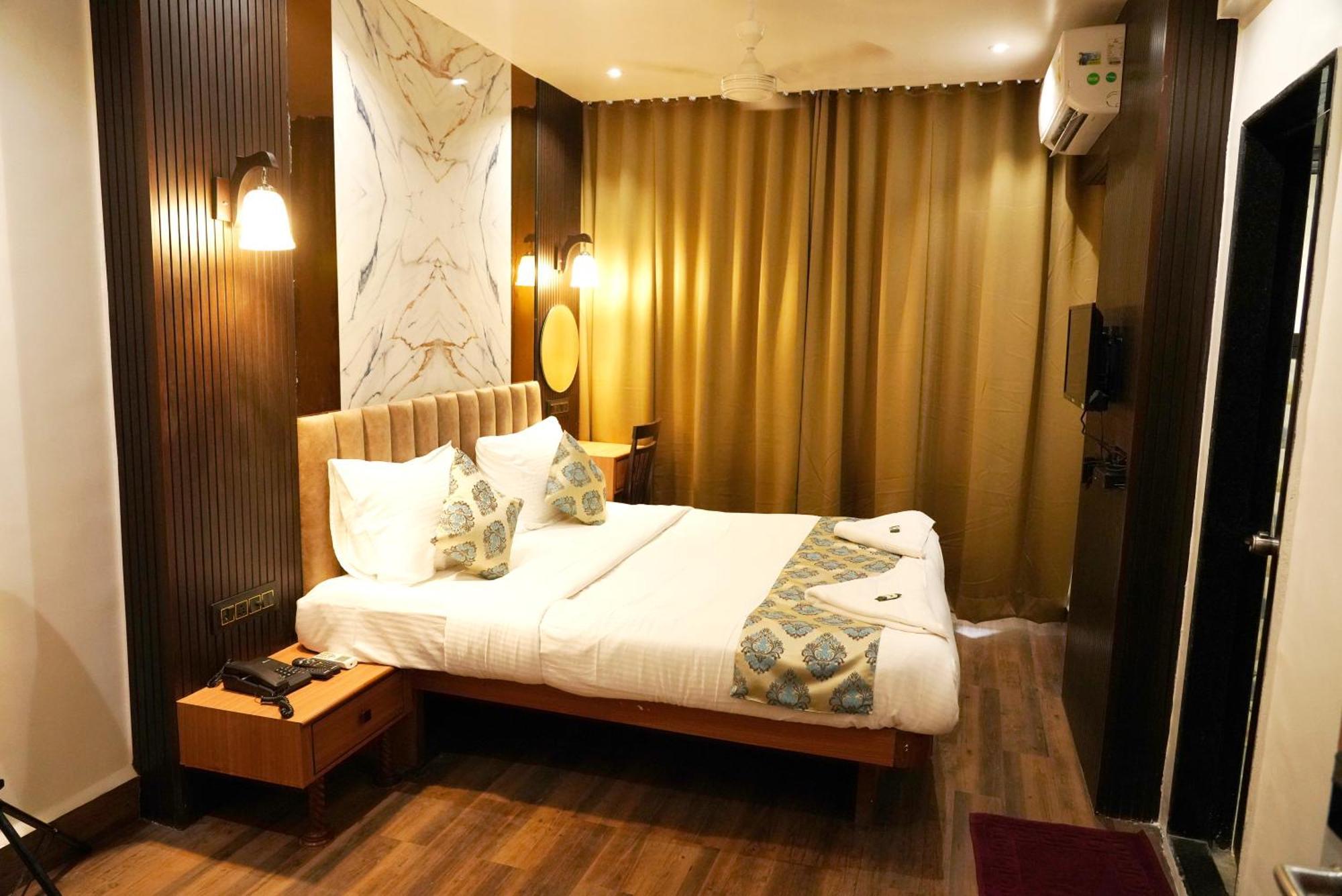 Hotel Padma Krishna Pune Exterior photo